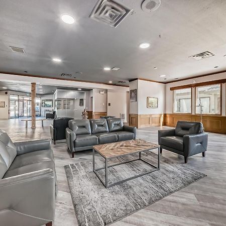 Invermere Inn & Suites Bagian luar foto