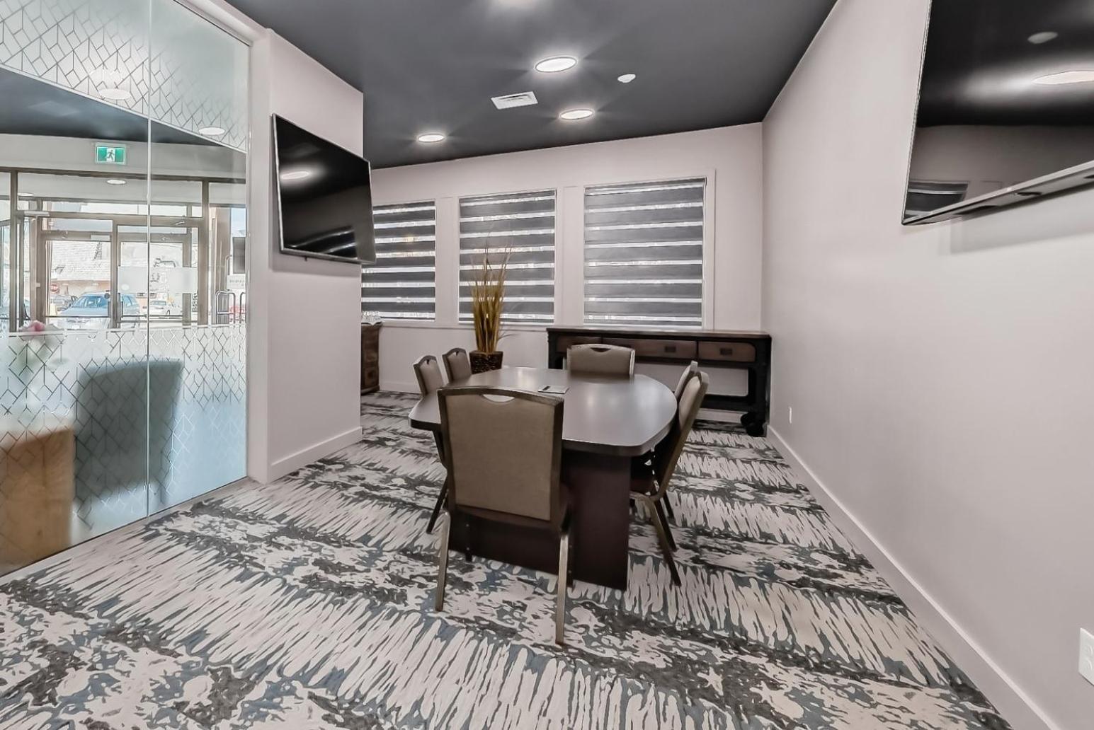 Invermere Inn & Suites Bagian luar foto