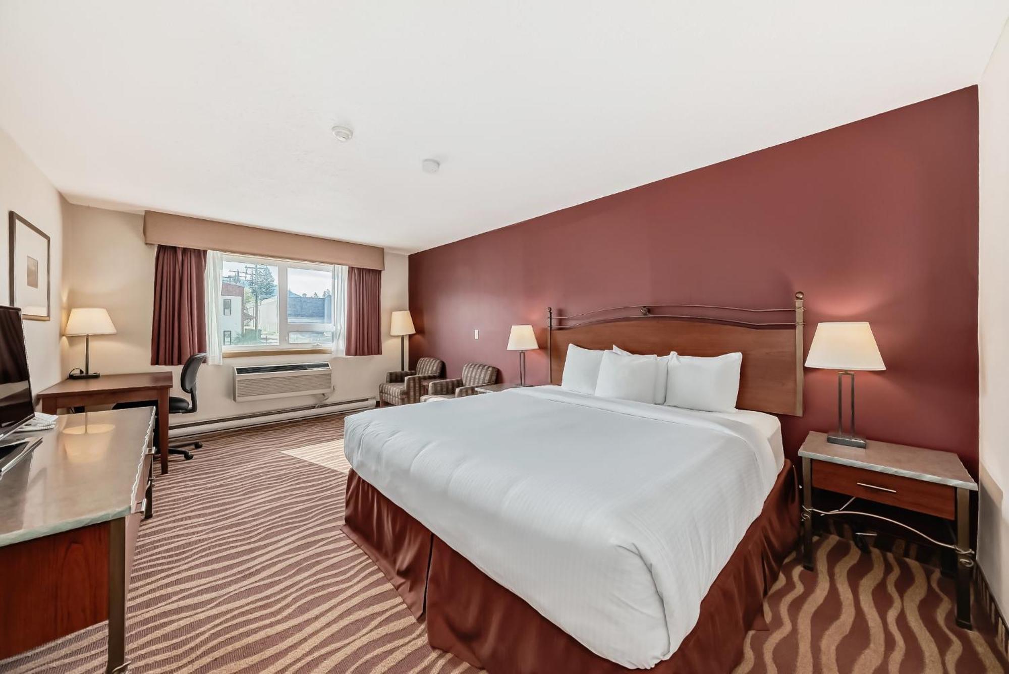 Invermere Inn & Suites Bagian luar foto