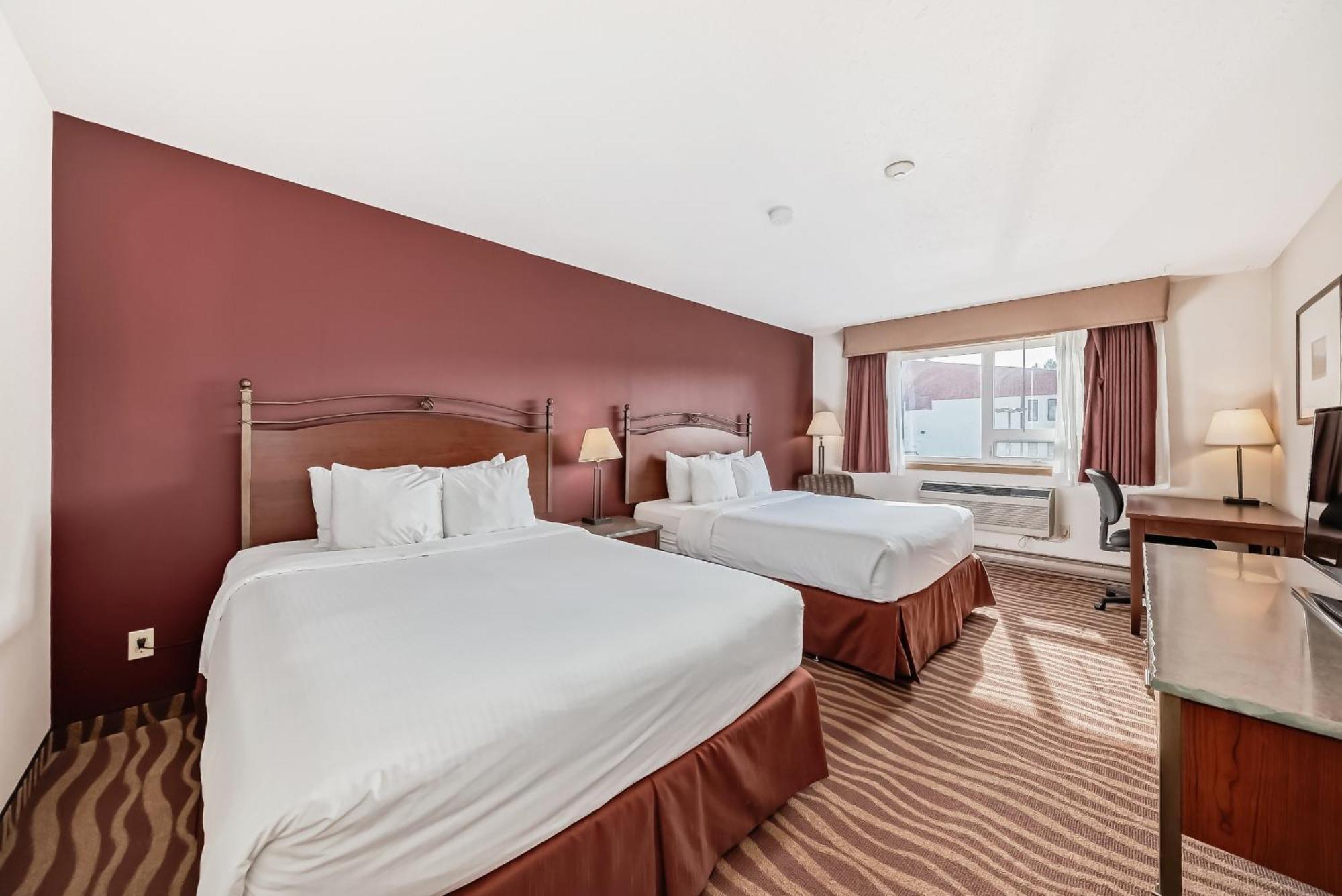 Invermere Inn & Suites Bagian luar foto