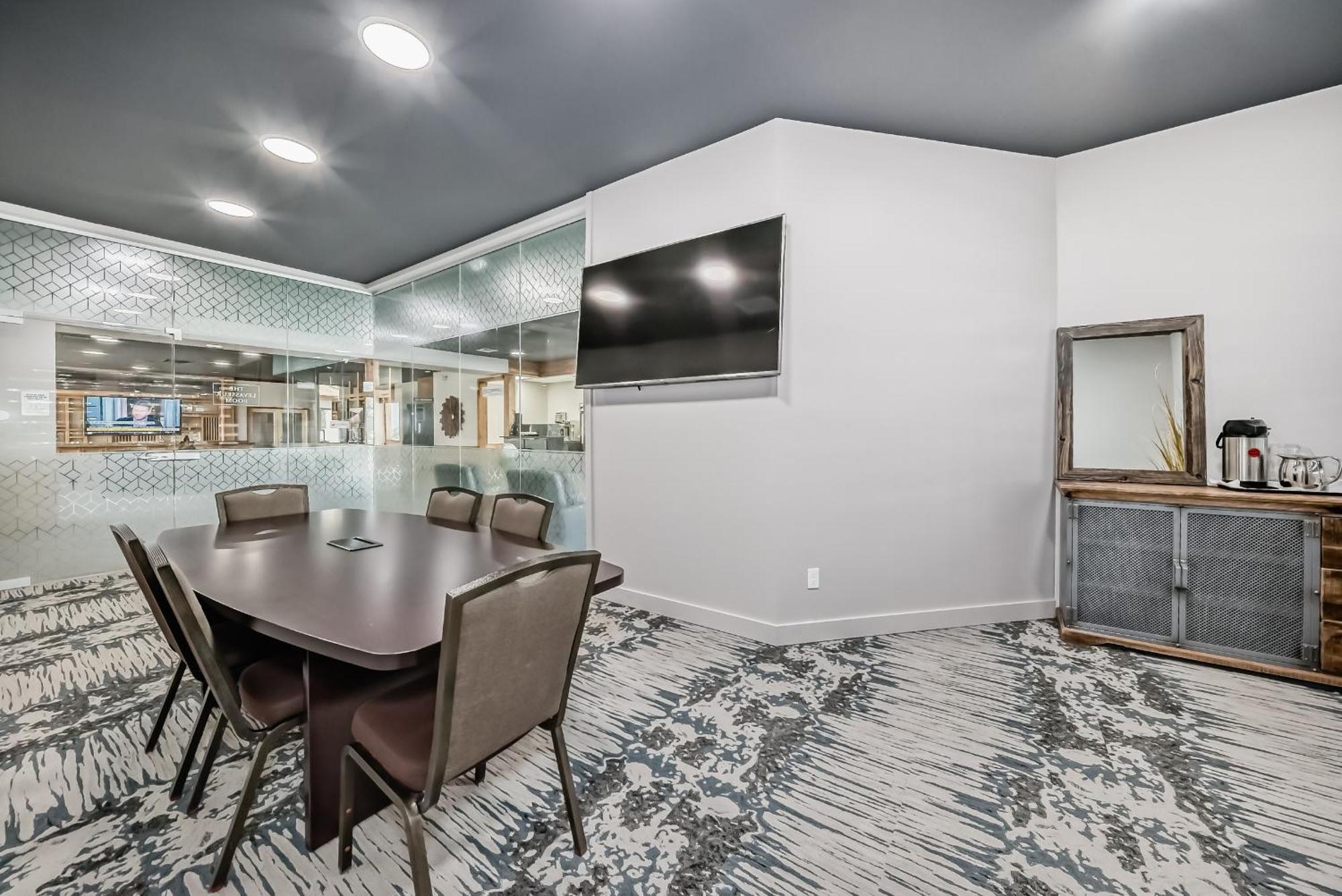 Invermere Inn & Suites Bagian luar foto