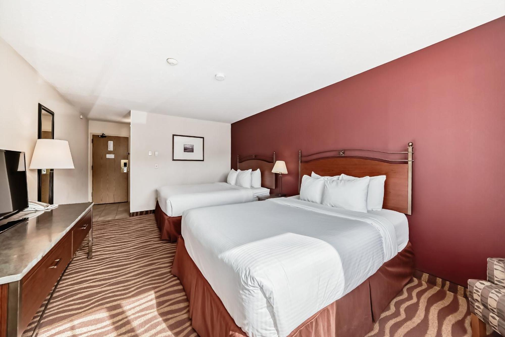 Invermere Inn & Suites Bagian luar foto